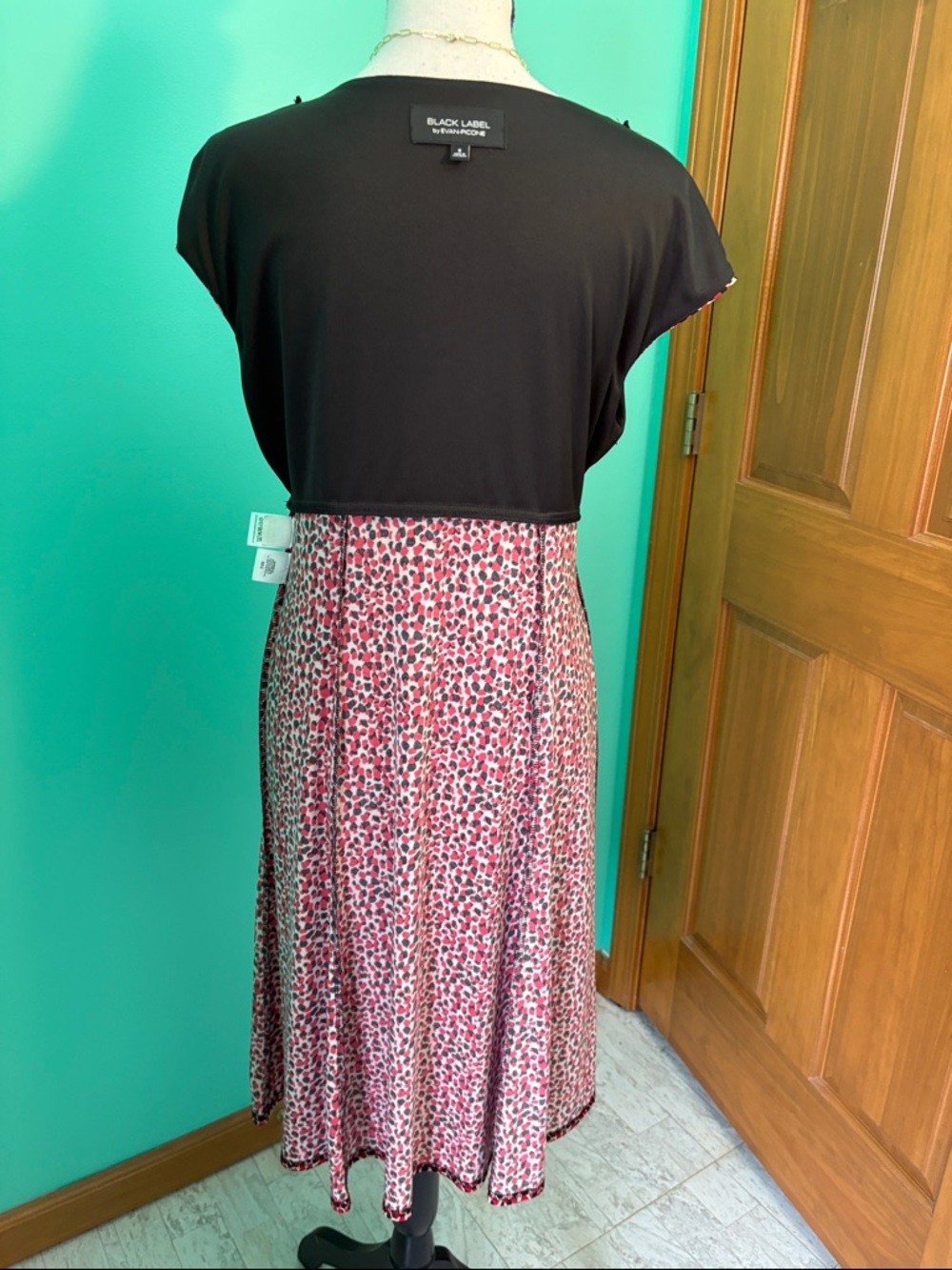 Evan Picone Black Label in a Red, Black & Tan Printed V-Neck Midi Dress - Picture 8 of 10